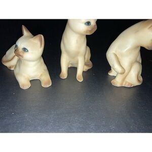 Adorable vintage Cat Figurines